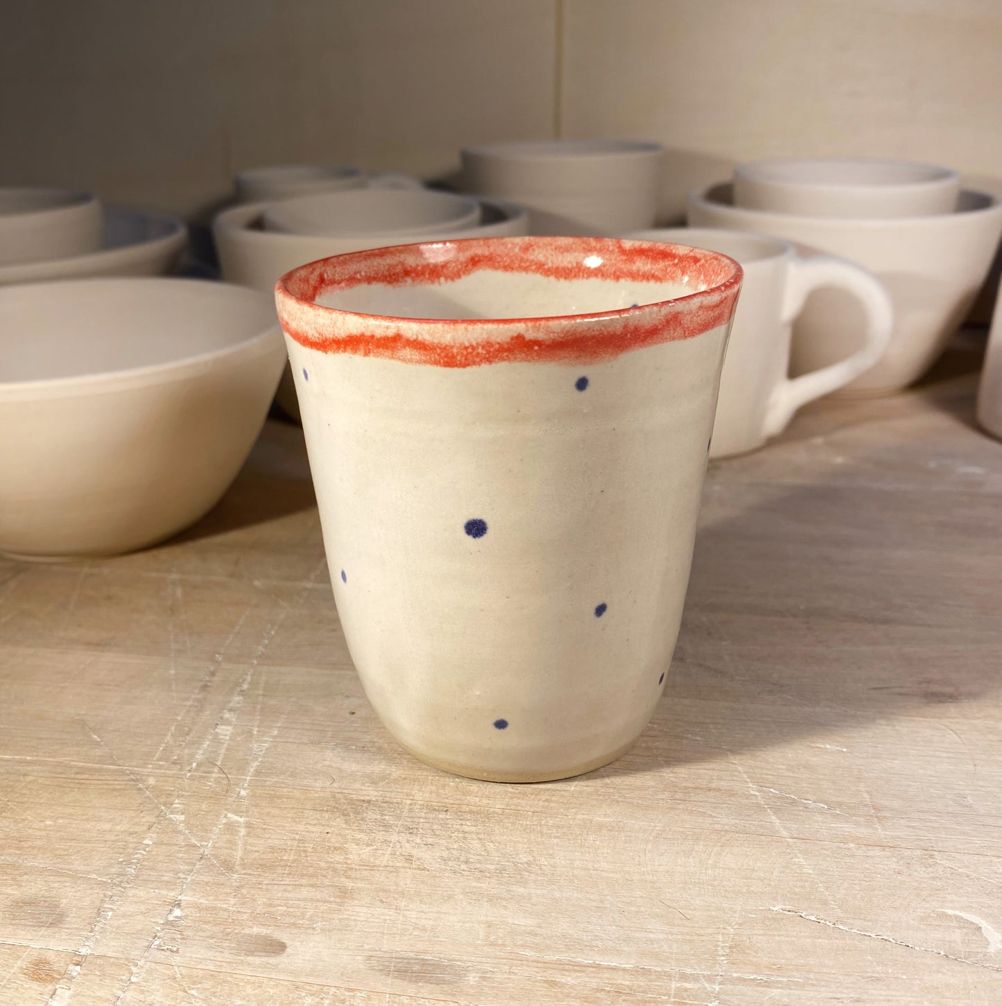 Becher mit Eichhorn