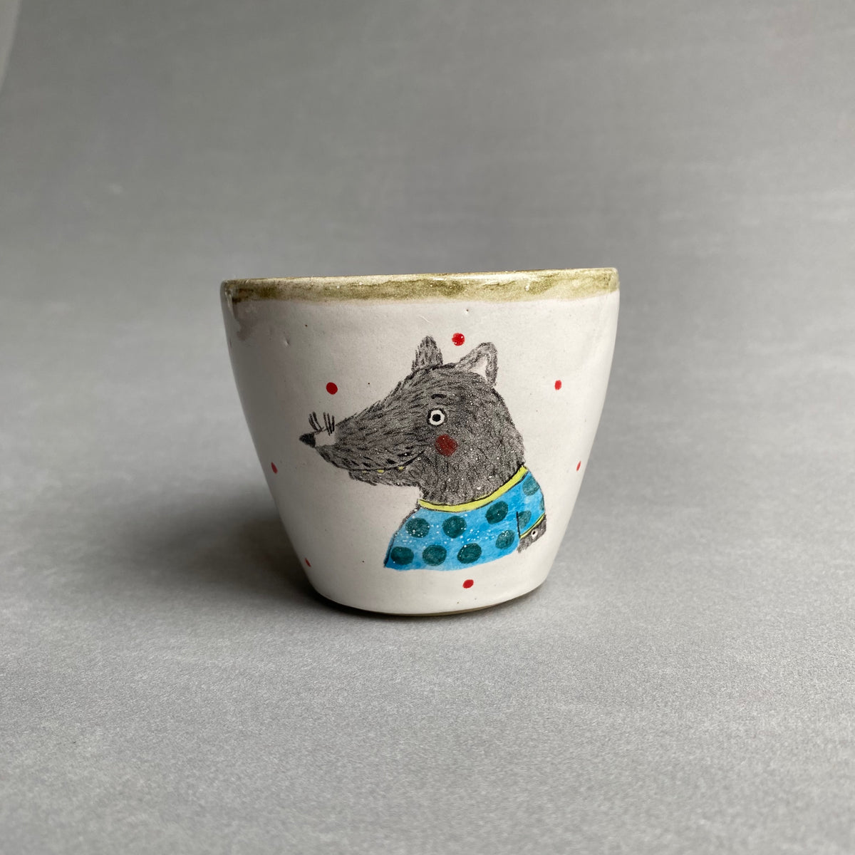 Becher "Wolf mit blauem T-Shirt"