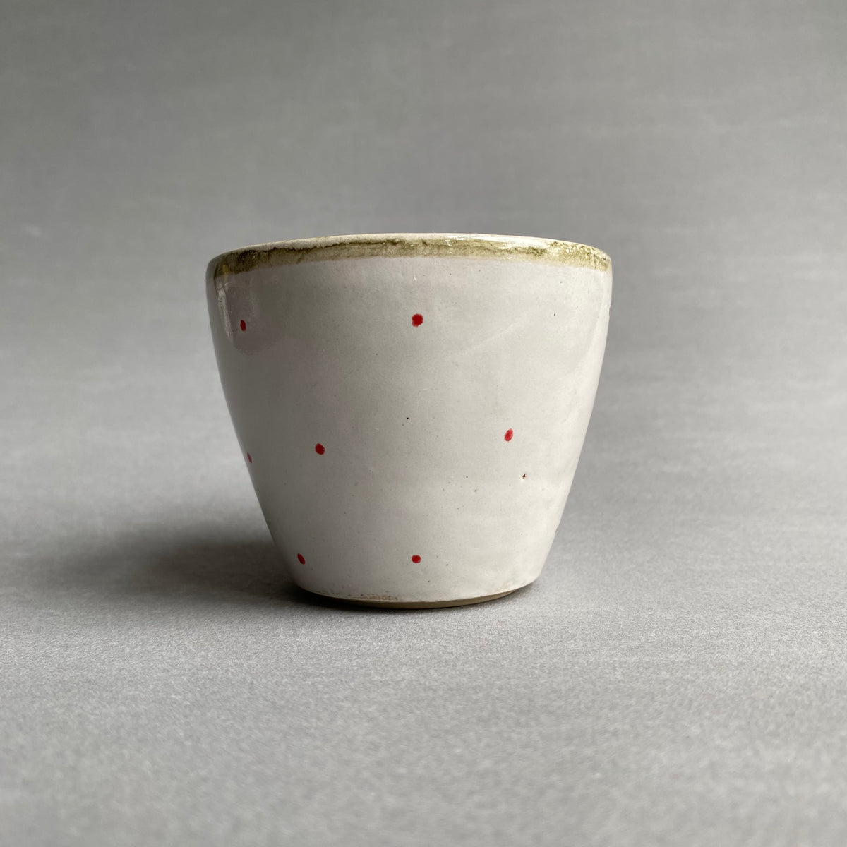 Becher "Wolf mit blauem T-Shirt"