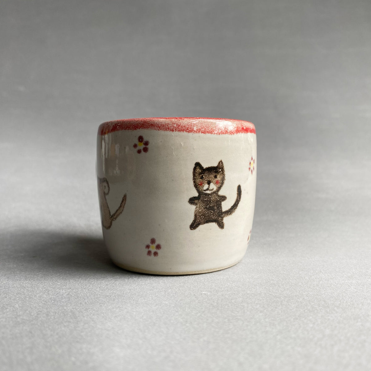 Tasse mit Tierchen